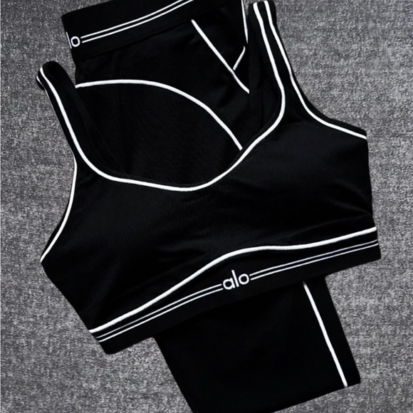 Alo Yoga Airbrush High-Waist Heart Throb Set Bra Size S / Leggings Size M - Picture 2 of 3